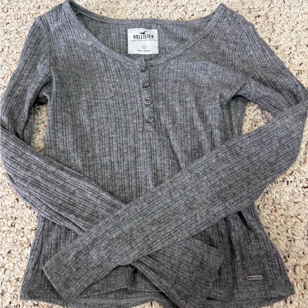 Hollister Gray Ribbed Scoop-Neck Henley Long Sleeve Top
